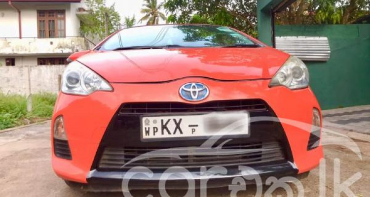 TOYOTA AQUA 2012