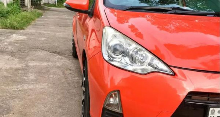 TOYOTA AQUA 2012