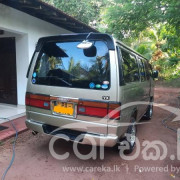 NISSAN CARAVAN 2001