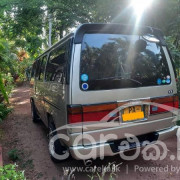 NISSAN CARAVAN 2001
