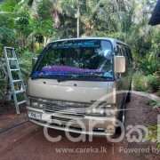NISSAN CARAVAN 2001
