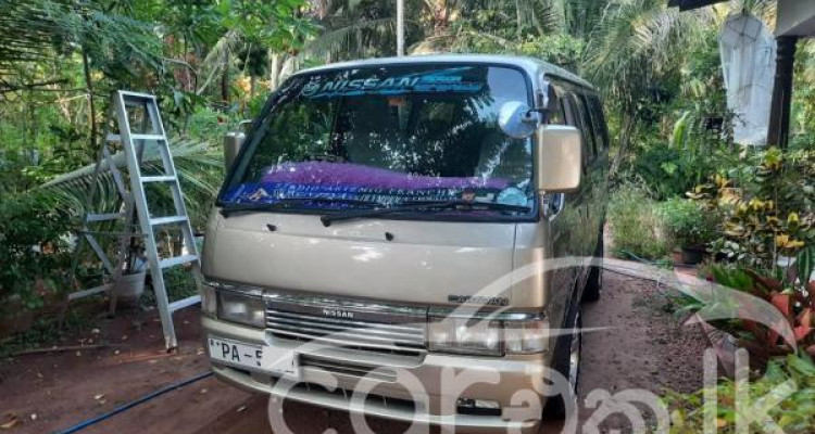 NISSAN CARAVAN 2001