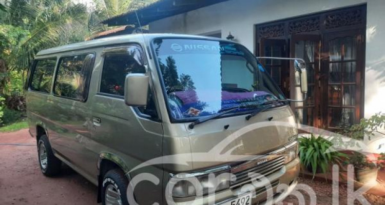 NISSAN CARAVAN 2001