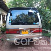 NISSAN CARAVAN 2001