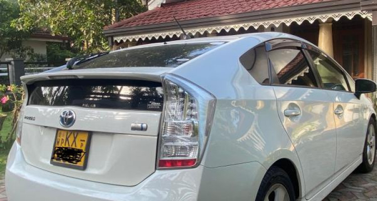 TOYOTA PRIUS 2011