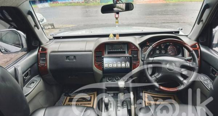 MITSUBISHI MONTERO 2002