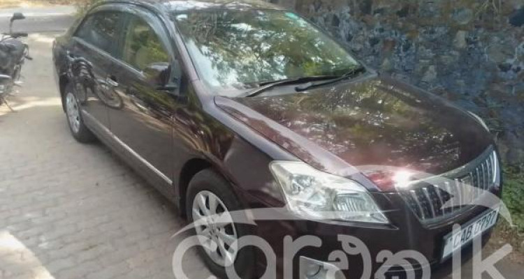 TOYOTA PREMIO 2013
