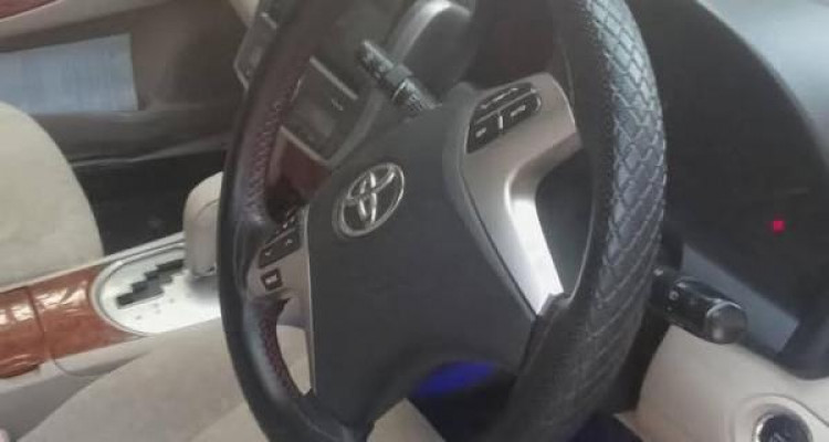 TOYOTA PREMIO 2013