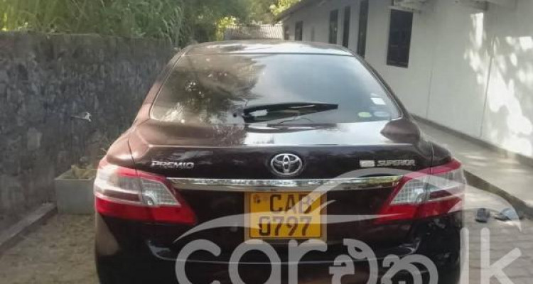 TOYOTA PREMIO 2013
