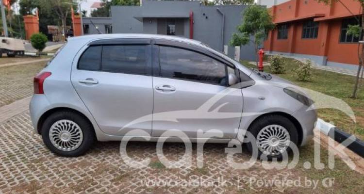 TOYOTA VITZ 2005
