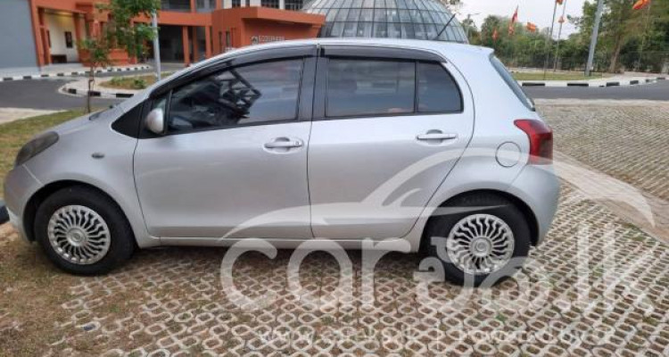 TOYOTA VITZ 2005
