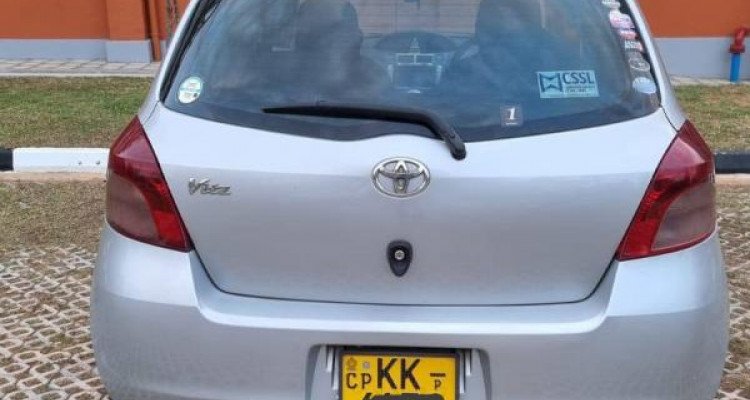 TOYOTA VITZ 2005