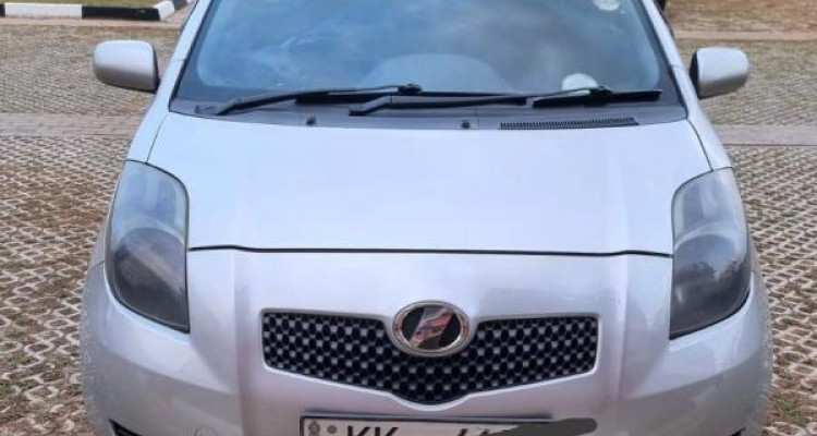 TOYOTA VITZ 2005