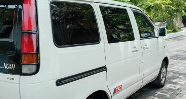 TOYOTA NOAH 1998