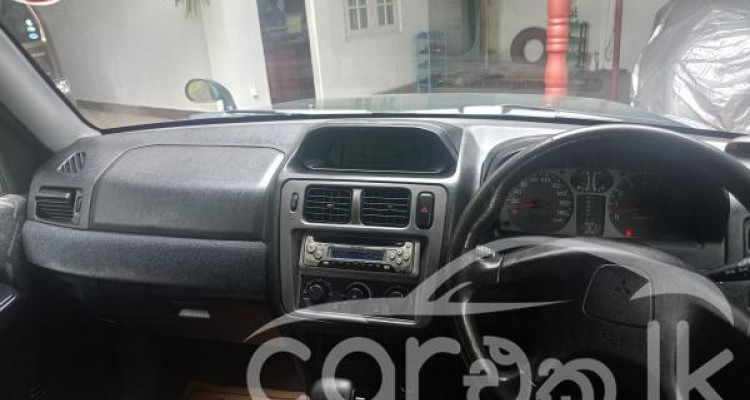 MITSUBISHI PAJERO 2001