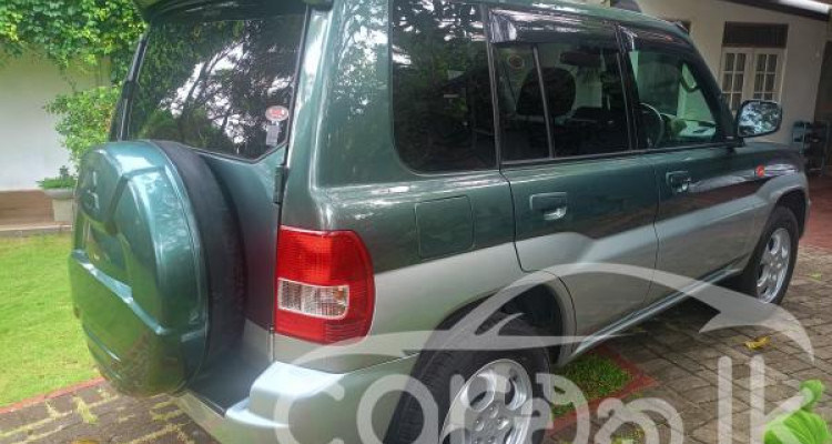 MITSUBISHI PAJERO 2001