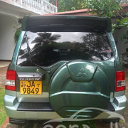 MITSUBISHI PAJERO 2001