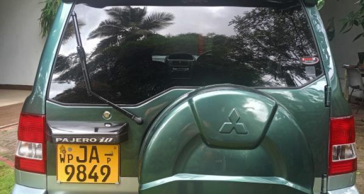 MITSUBISHI PAJERO 2001