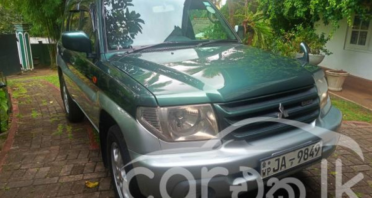 MITSUBISHI PAJERO 2001
