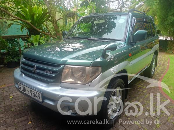 MITSUBISHI PAJERO 2001