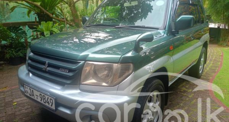 MITSUBISHI PAJERO 2001