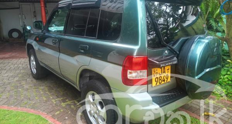 MITSUBISHI PAJERO 2001