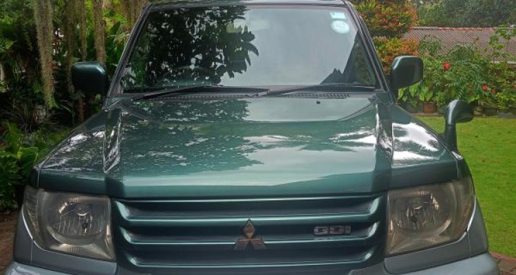 MITSUBISHI PAJERO 2001