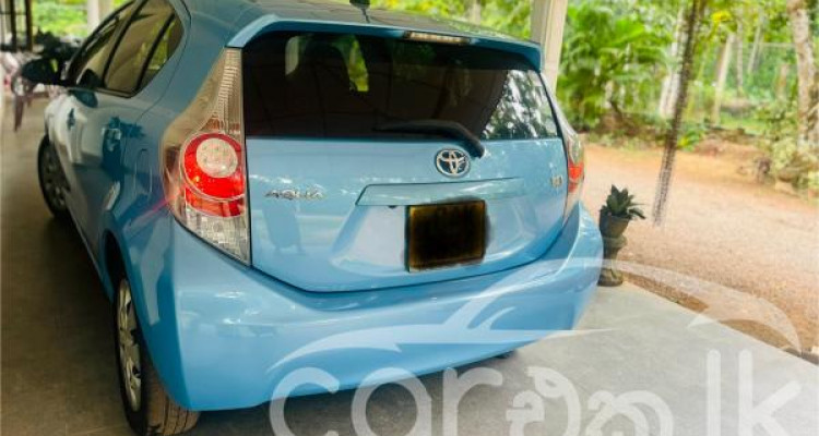 TOYOTA AQUA 2013