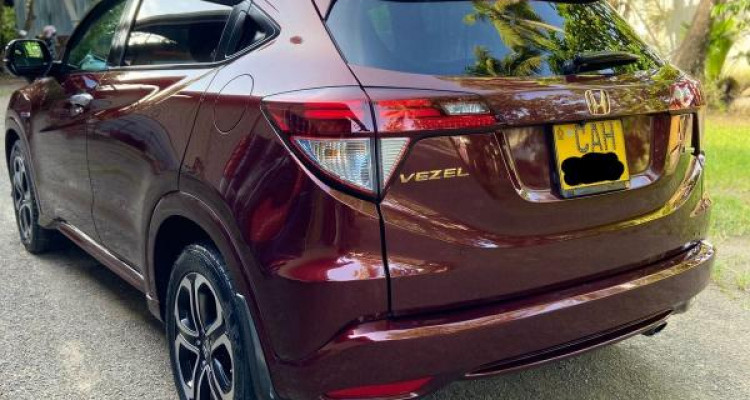 HONDA VEZEL 2015