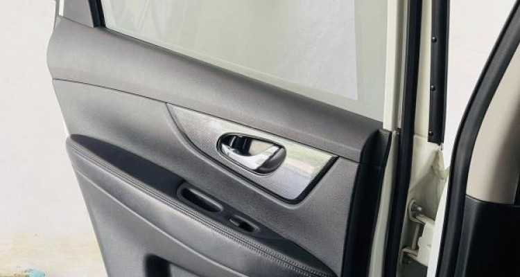 NISSAN X TRAIL 2015