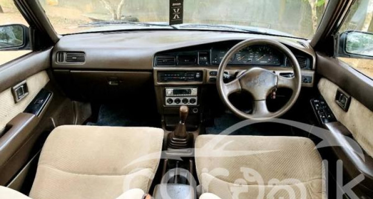NISSAN BLUEBIRD 1989