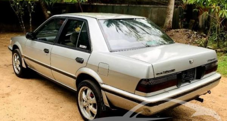 NISSAN BLUEBIRD 1989