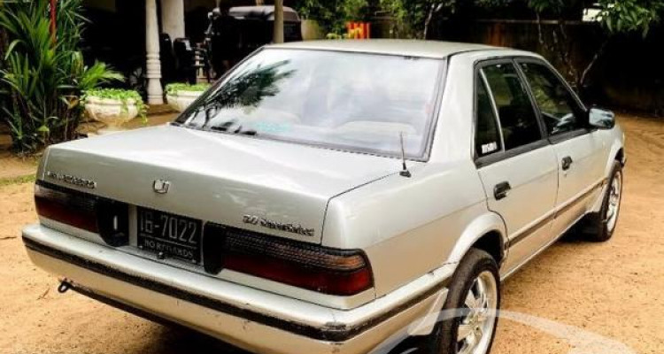 NISSAN BLUEBIRD 1989