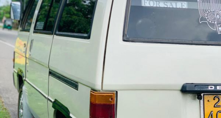MITSUBISHI DELICA L300 1986