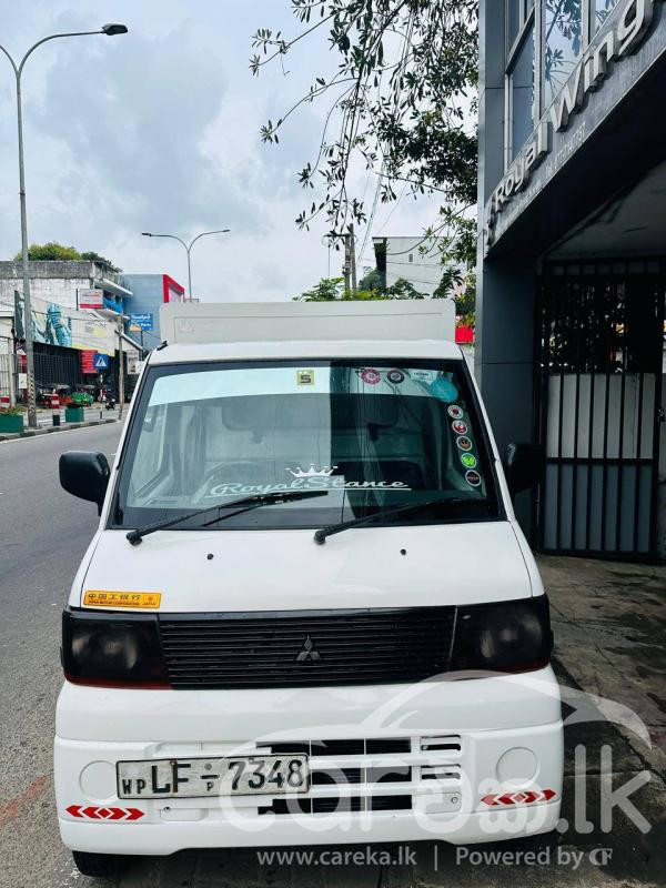 MITSUBISHI MINICAB 2004