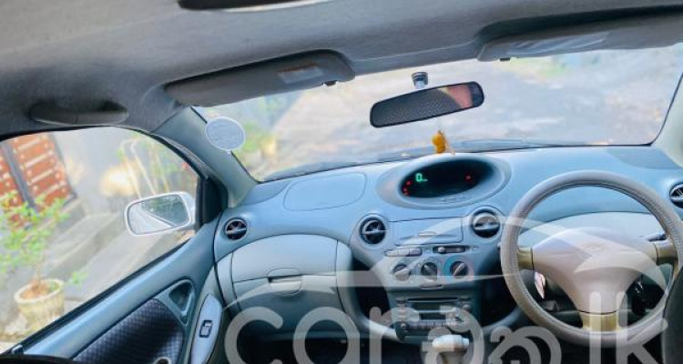 TOYOTA VITZ 2000