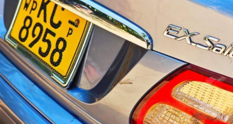 NISSAN EX SALOON 2002