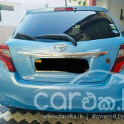 TOYOTA VITZ 2016