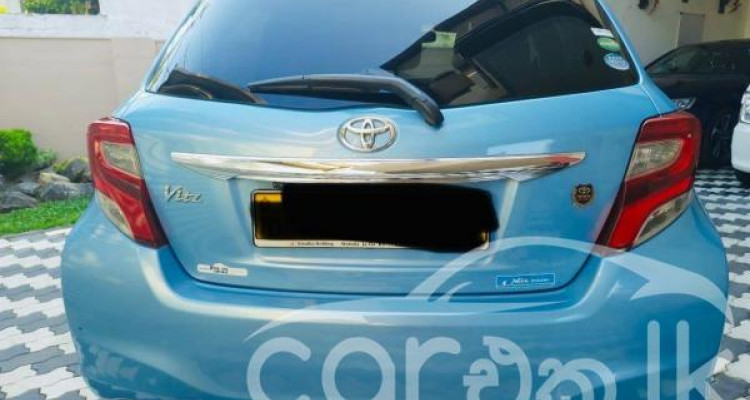 TOYOTA VITZ 2016