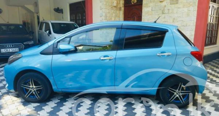 TOYOTA VITZ 2016