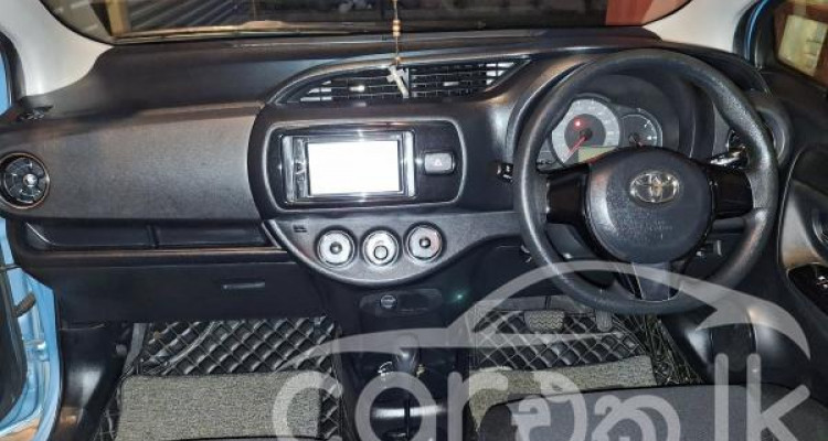 TOYOTA VITZ 2016