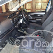 TOYOTA VITZ 2016