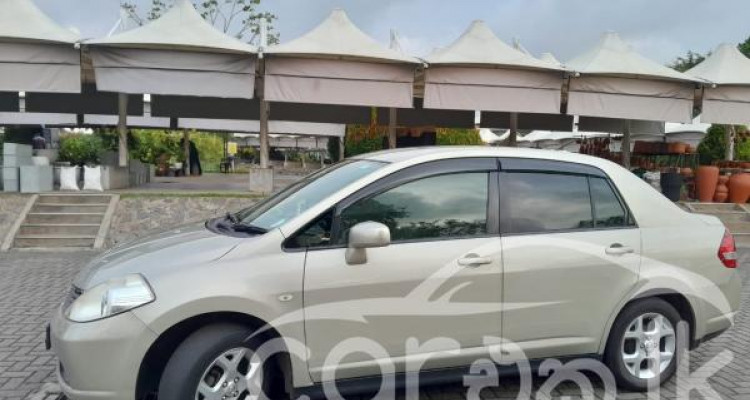 NISSAN TIIDA 2008