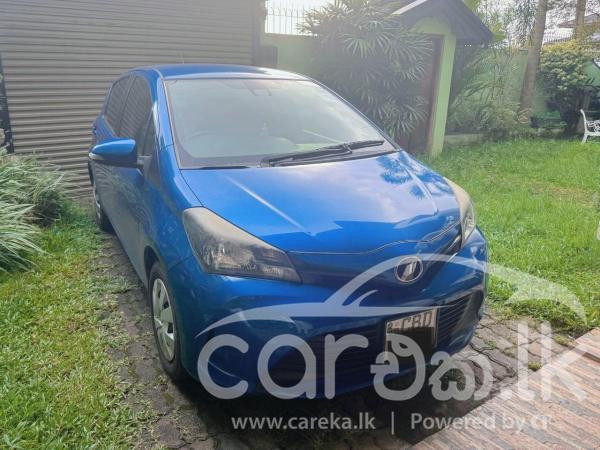TOYOTA VITZ 2015