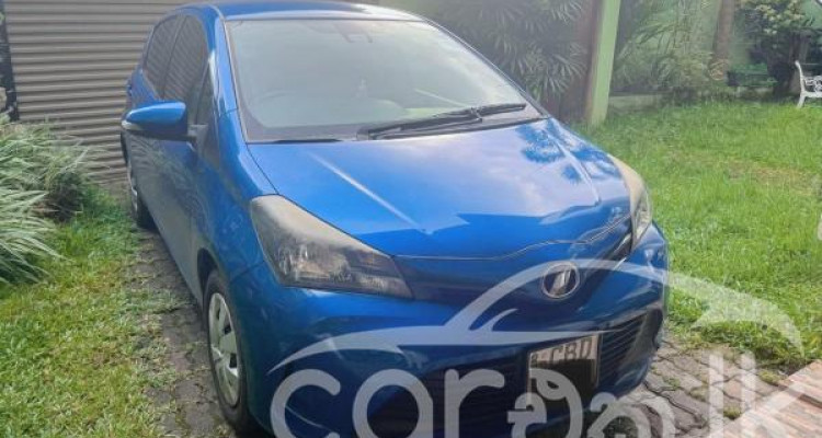 TOYOTA VITZ 2015