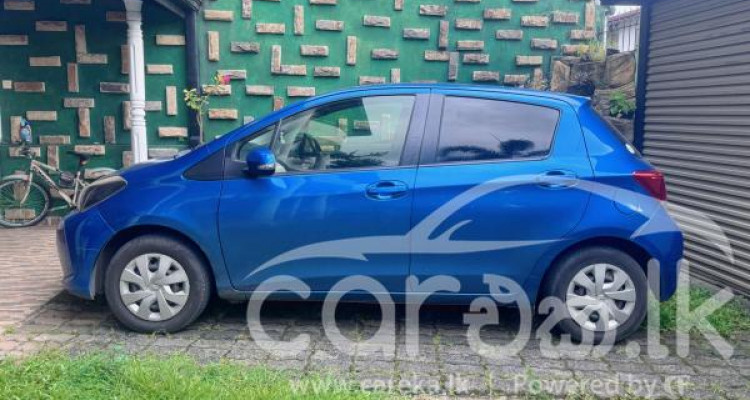 TOYOTA VITZ 2015
