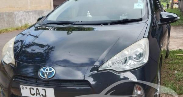TOYOTA AQUA 2013