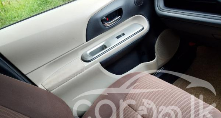 TOYOTA AQUA 2013