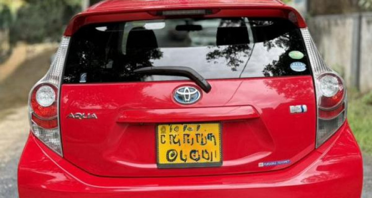 TOYOTA AQUA 2012