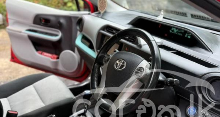 TOYOTA AQUA 2012